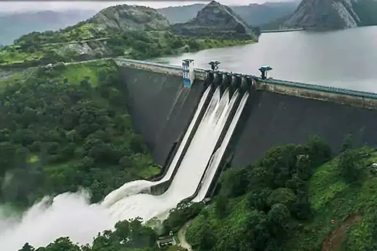 Mullaperiyar Dam Opens: 5,000 Cusecs Water Released, High Alert Issued for Periyar River Banks