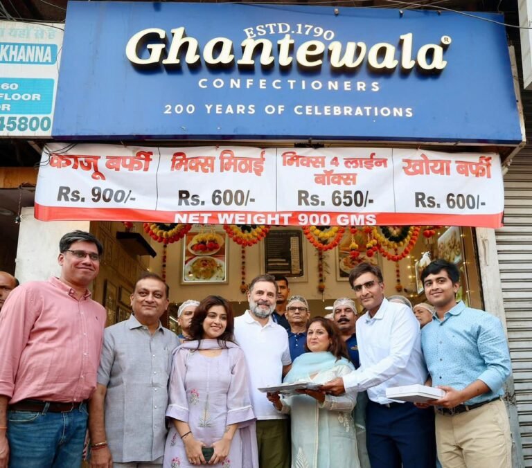 Political Palate: Rahul Gandhi Tries His Hand at Imarti and Laddoo Making at Legendary Ghantewala