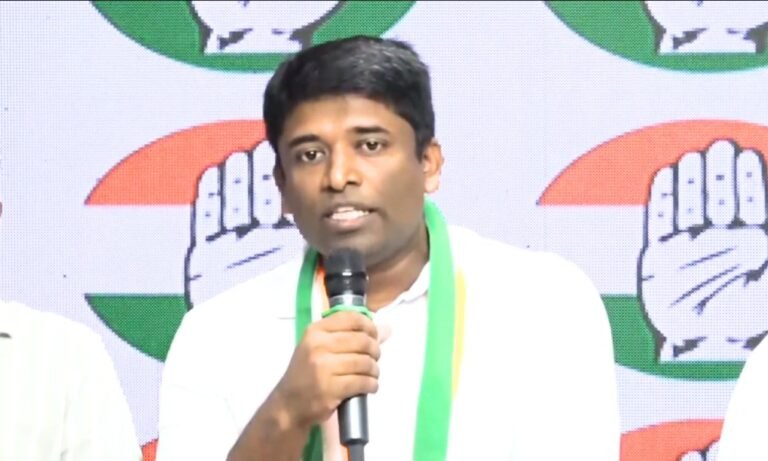 Staunch Modi Critic, Ex-IAS Officer Kannan Gopinathan Joins Congress Party