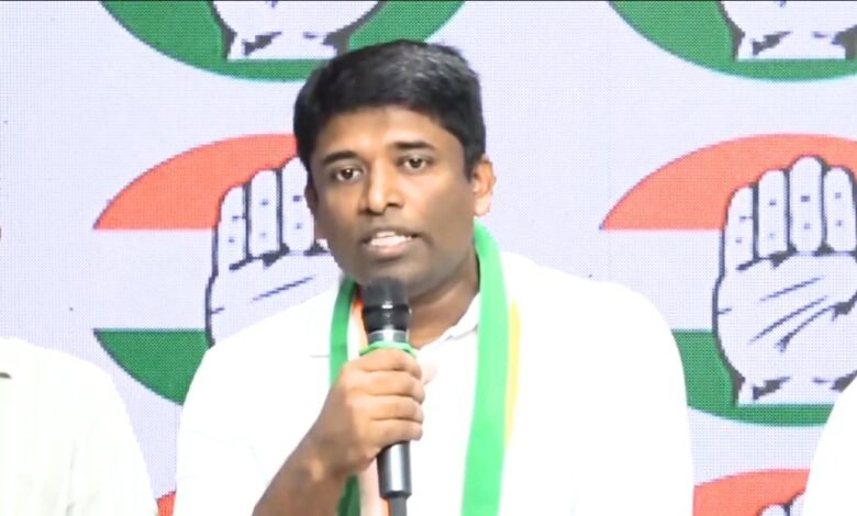 Kannan Gopinathan joins Congress