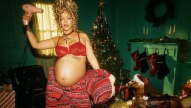 Rihanna Christmas baby bump photo