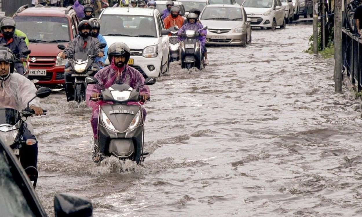 Kerala Heavy Rain Emergency: Educational Institutions Shut Across 6 Districts Amid Red and Orange Alerts